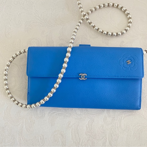 CHANEL Blue Camellia Wallet - Picture 4 of 15